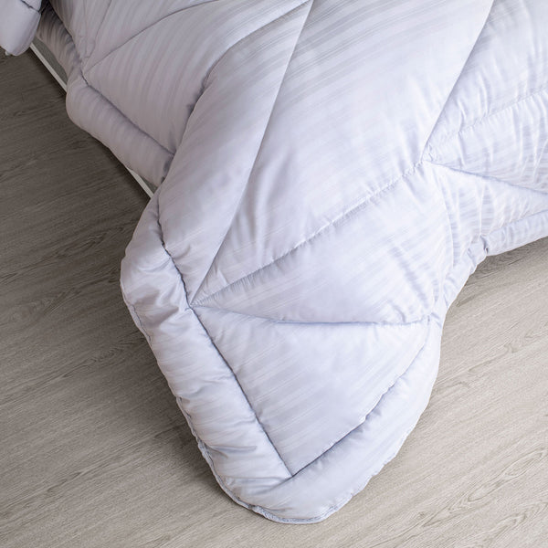 White Cottage Lightweight Ready To Use Quilt, Comforter