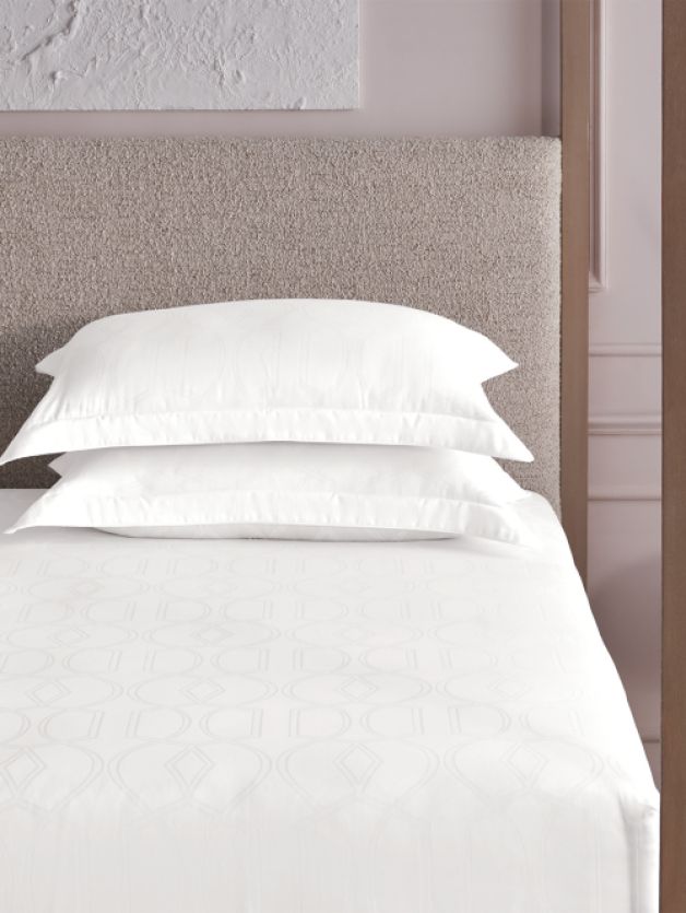 Stratis White White