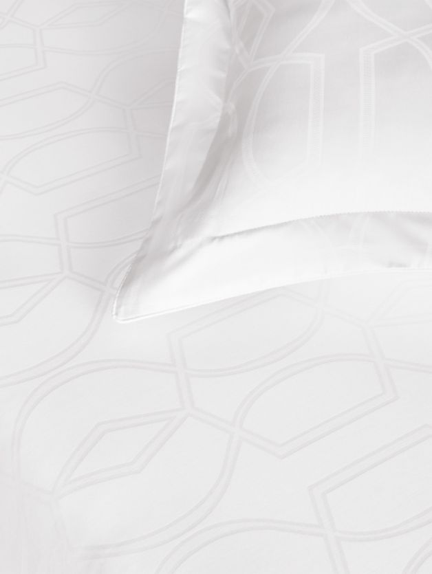 Stratis White White