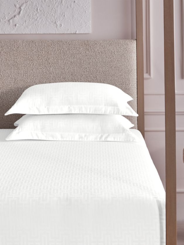 Gridelle White White